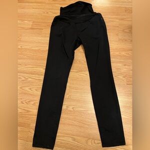 Maternity LED black skinny pants.